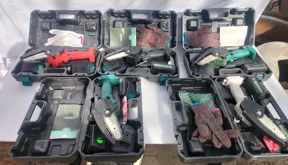 Mini kettingzaag merk vonroc incl. accu's/lader 5 st. zgan, Tuin en Terras, Ophalen of Verzenden, Zo goed als nieuw, Overige soorten