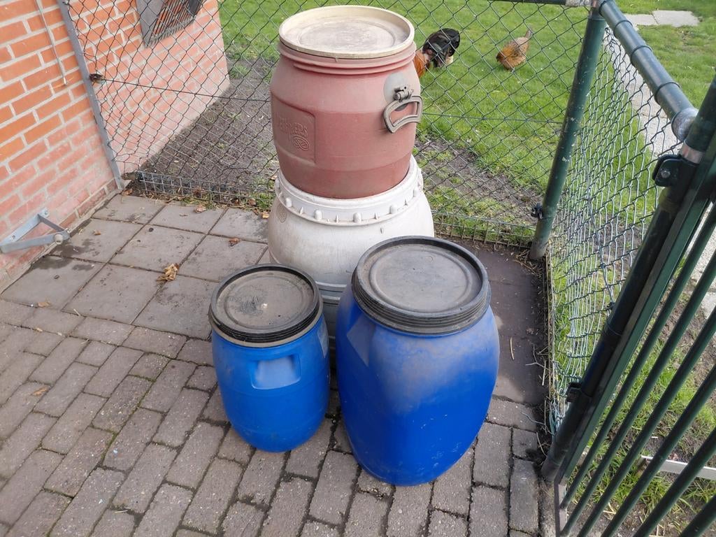 4 stuks voer tonnen., Dieren en Toebehoren, Dierenvoeding, Ophalen of Verzenden