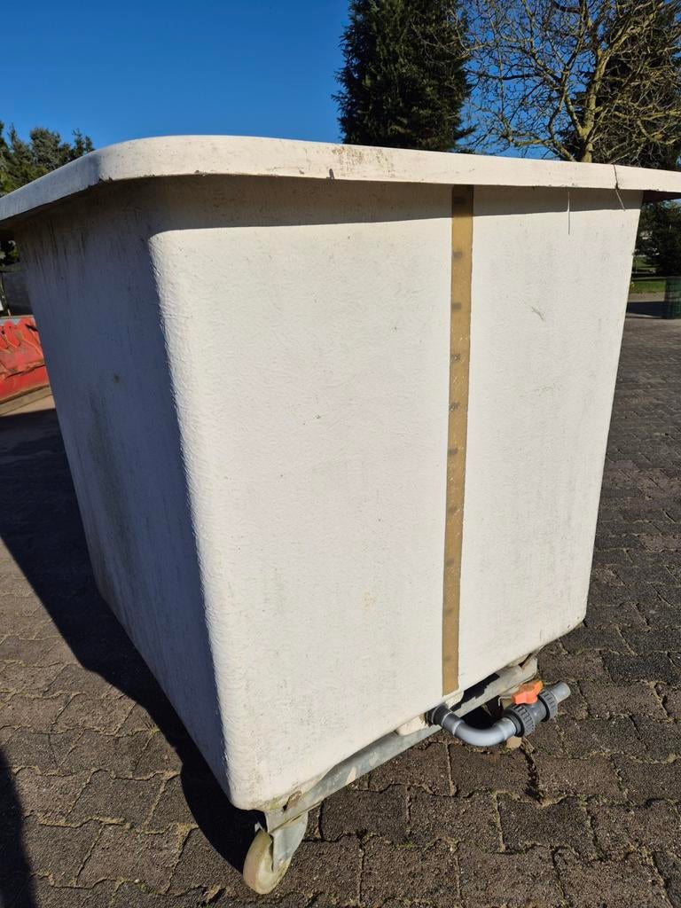 Polyester bak , 1000 liter, Kunststof, Gebruikt, Met kraantje, 150 liter of meer