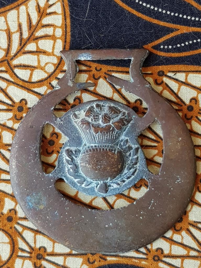 Antiek kleppermannetje uit Engeland met de Schotse distel.