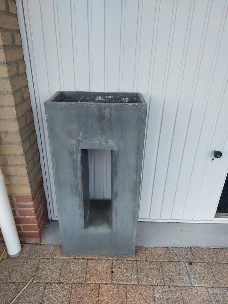 Bloembak voor buiten (antraciet), Tuin en Terras, Bloembakken en Plantenbakken, Ophalen, Steen, Gebruikt, 60 tot 100 cm