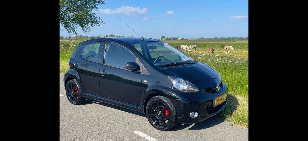 Toyota Aygo 1.0 12V Vvt-i 5DRS 2010 Zwart  33.364 km €4.950, Voorwielaandrijving, Stof, 4 stoelen, Origineel Nederlands