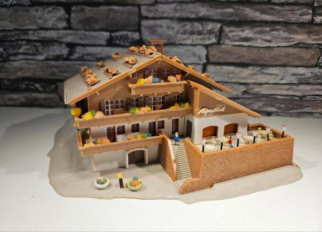Groot alpenhuis restaurant Alpenblick N spoor trein 1:160, Hobby en Vrije tijd, Modeltreinen | N-Spoor, Overige merken, Gebruikt