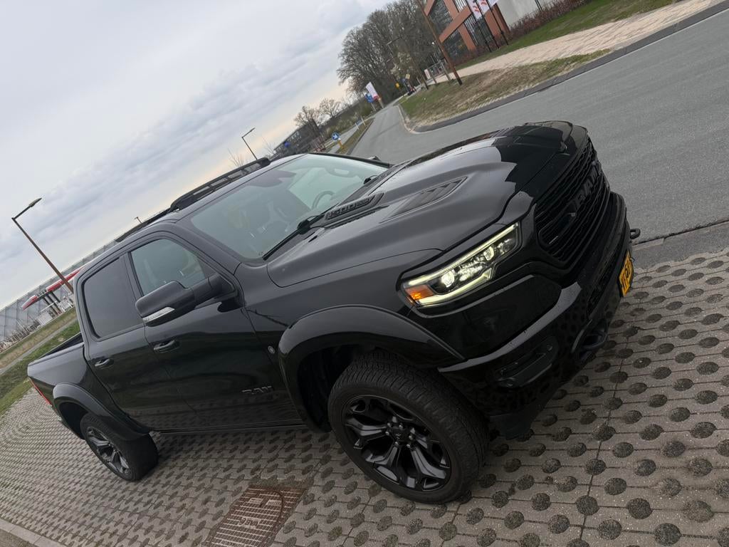 Dodge RAM Limited black edition full option, Auto's, 5654 cc, Particulier, Te koop, 750 kg