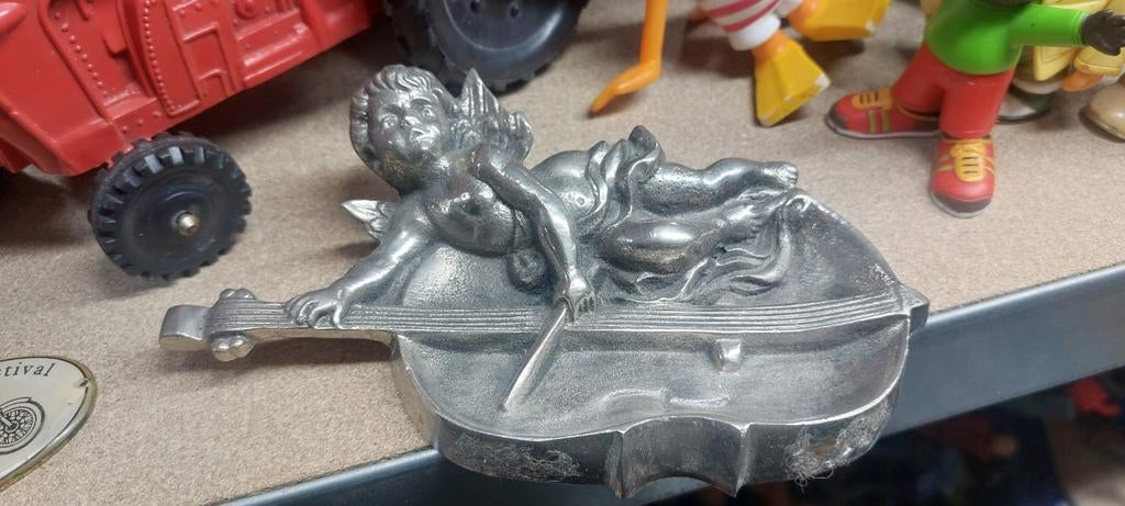 Vintage Tinnen Asbakje met Engel op Viool, Ophalen of Verzenden