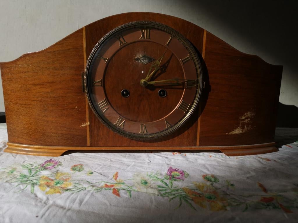 Houten tafelklok met Romeinse cijfers, Ophalen of Verzenden