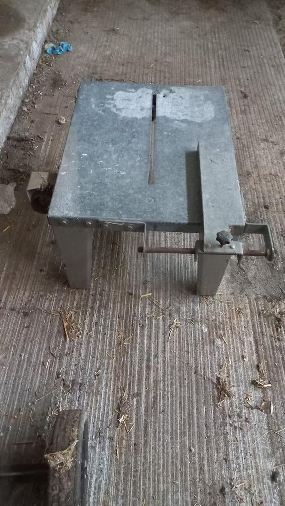 Metalen zaagtafel, Ophalen of Verzenden