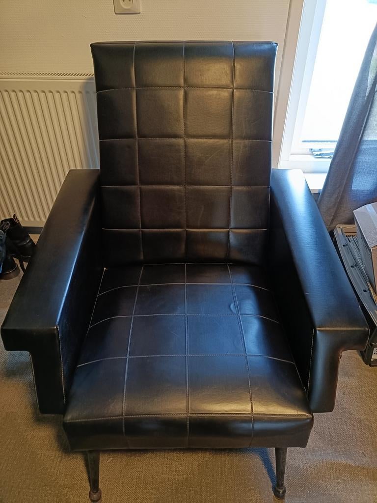 Retro fauteuil, zwart, kunstleer, Huis en Inrichting, Fauteuils, Gebruikt, Overige materialen, 75 tot 100 cm, 75 tot 100 cm, Ophalen