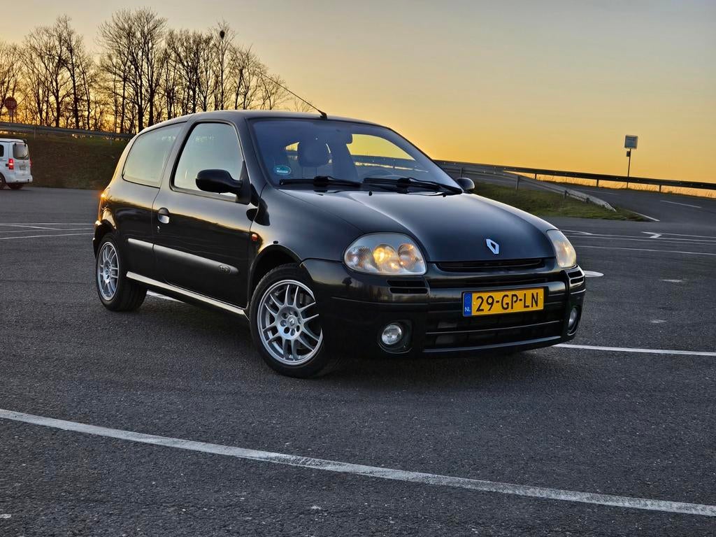 Renault Clio 2.0 16V Sport 172PK Zwart, Auto's, 1998 cc, 40 €/maand, Zwart, 4 cilinders