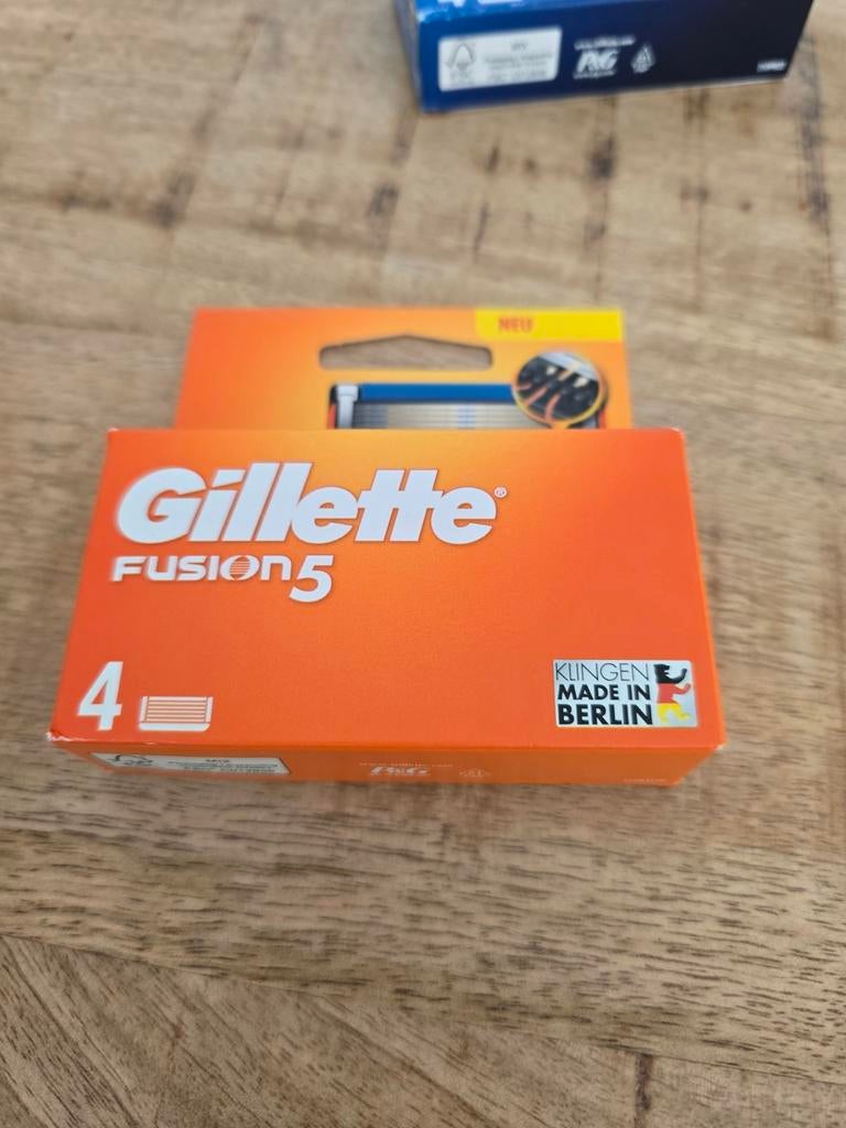 Gillette fushion pakje met 4 mesjes NU 13 euro, Ophalen of Verzenden, Nieuw, Gehele gezicht