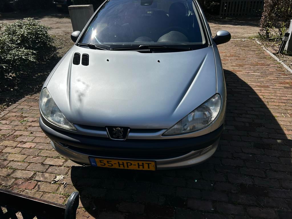 Peugeot 206 1.4 XT 3D AUT 2001 Grijs, Auto's, Particulier, 1100 kg, Zilver of Grijs, 955 kg