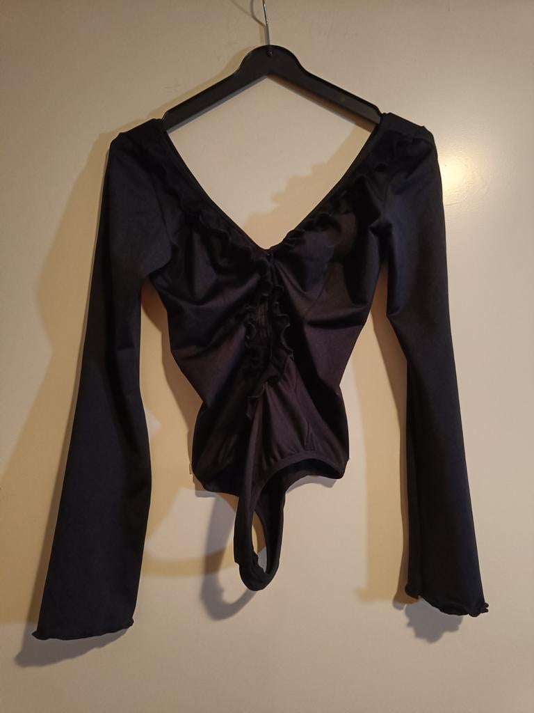 Zwarte body met string onderkant en lange mouwen maat M, Kleding | Dames, Ondergoed en Lingerie, Ophalen of Verzenden, Zwart, Body of Korset