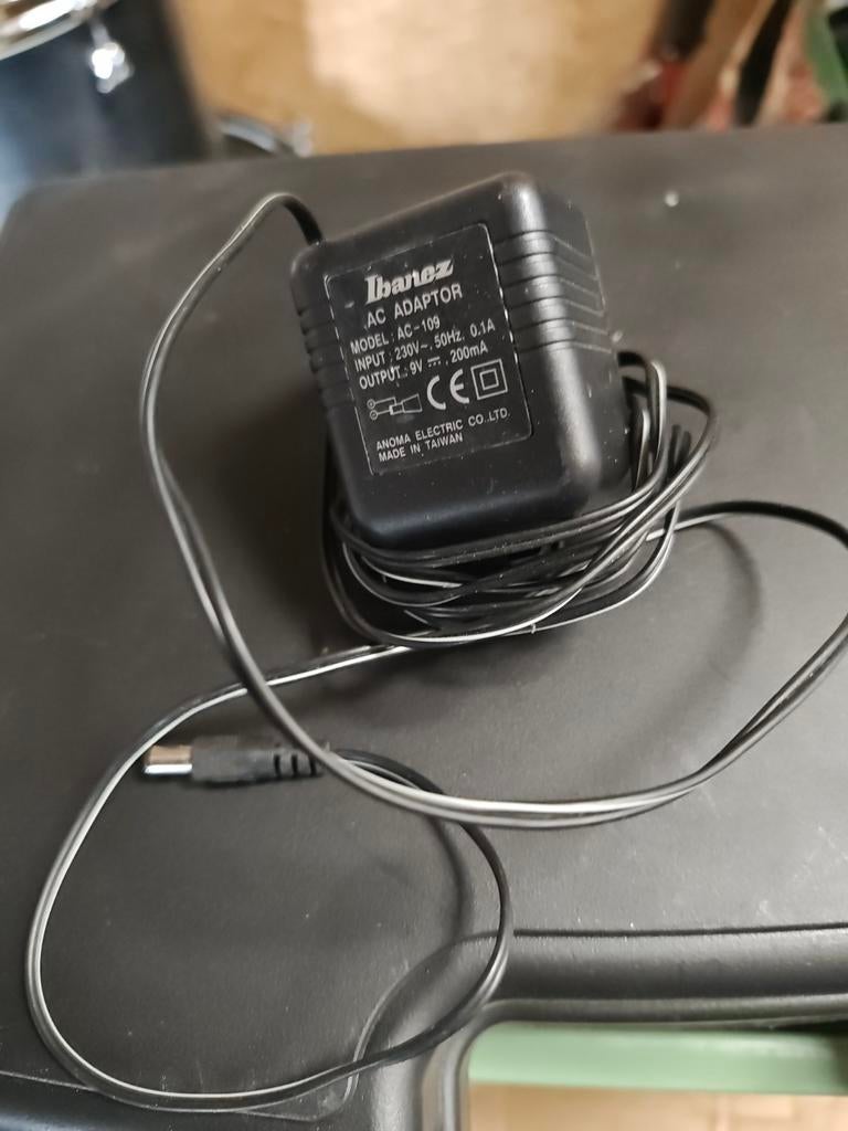 Ibanez AC109 AC Adapter 9V 200mA, Ophalen of Verzenden, Gebruikt, Elektrische gitaar