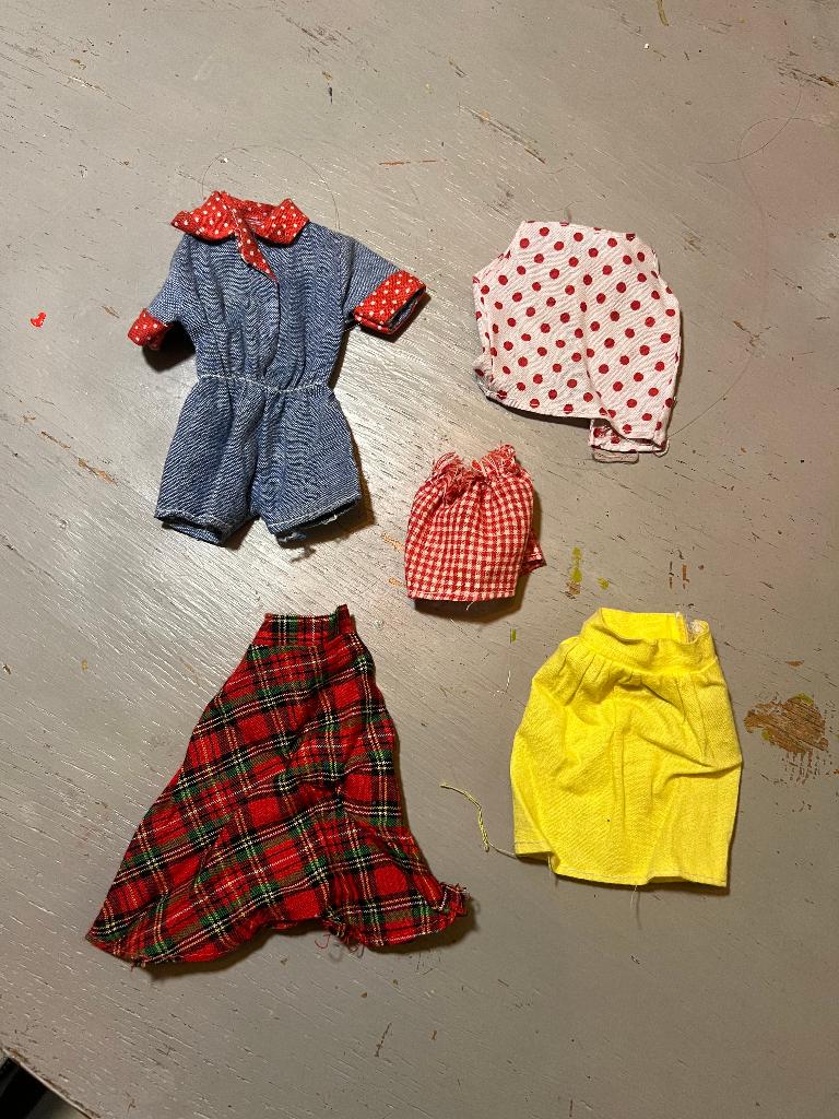 Vintage retro Super Linna Daisy Fleur Sindy Barbie kleertjes, Verzamelen, Ophalen of Verzenden, Zo goed als nieuw, Kleertjes