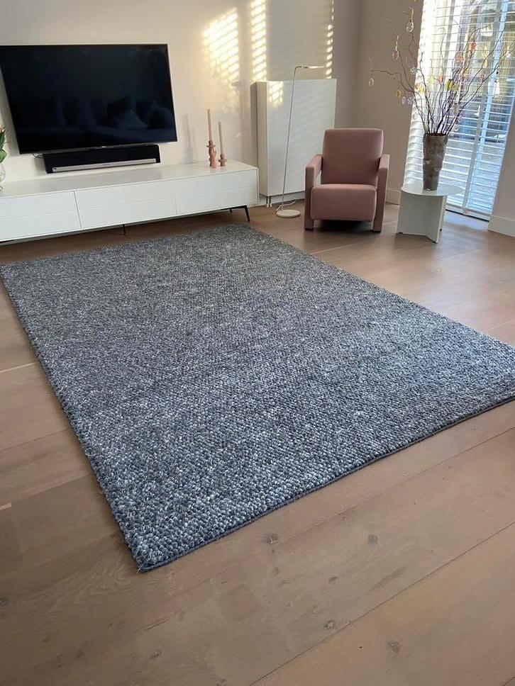 Hay Peas vloerkleed 200 x 300 cm Donker Grijs, Huis en Inrichting, Stoffering | Tapijten en Kleden, Zo goed als nieuw, 200 cm of meer