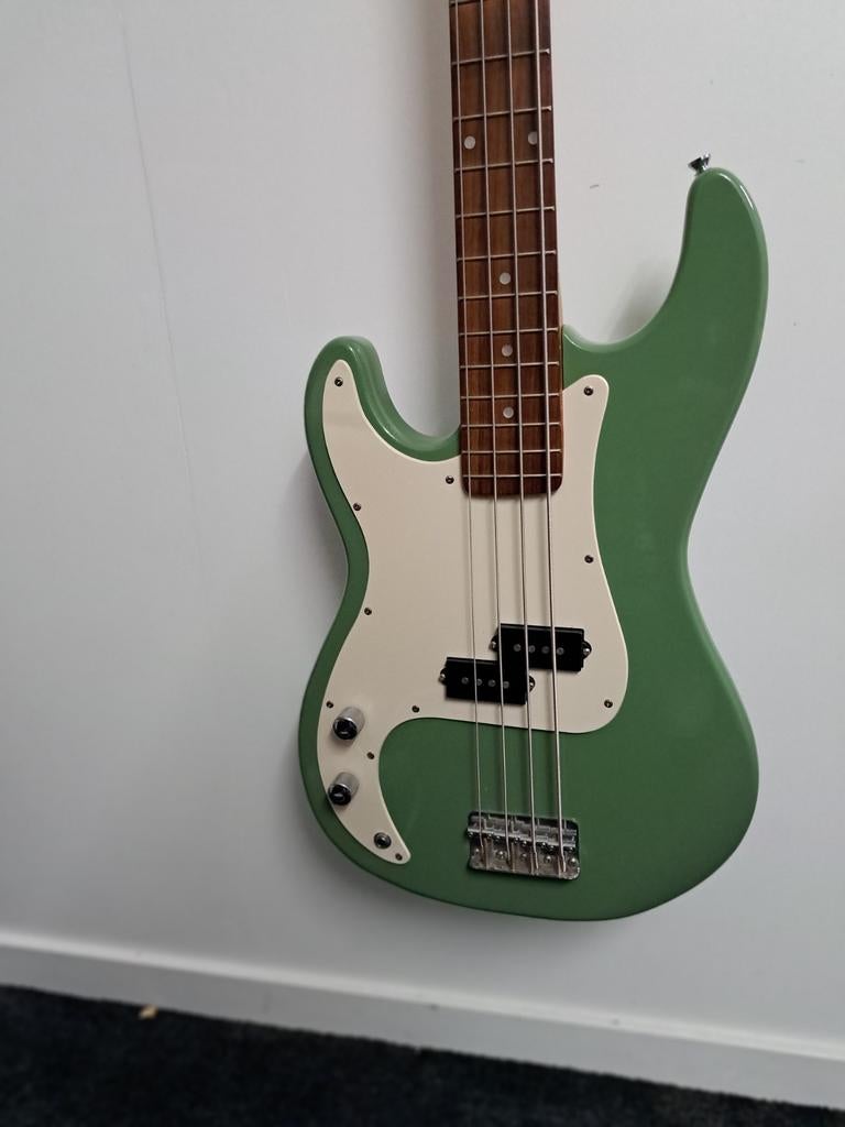 Linkshandige PB basgitaar., Muziek en Instrumenten, Snaarinstrumenten | Gitaren | Bas, Ophalen, Zo goed als nieuw