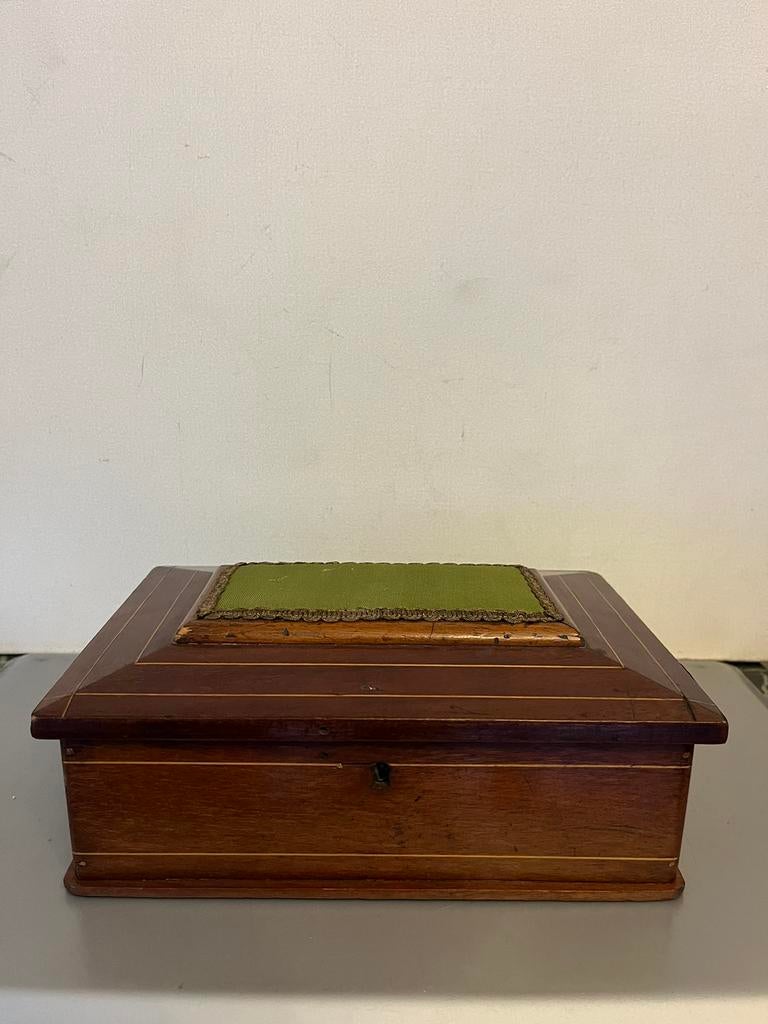 Antieke naaidoos van mahoniehout, Antiek en Kunst, Ophalen of Verzenden