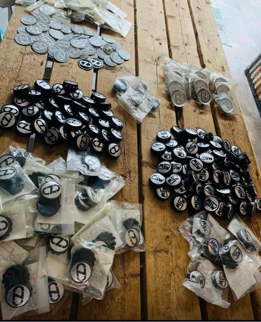 OZ  MSW velg onderdelen ‘ naafdoppen ‘ stickers etc, Auto diversen, Wieldoppen, Ophalen of Verzenden, Zo goed als nieuw