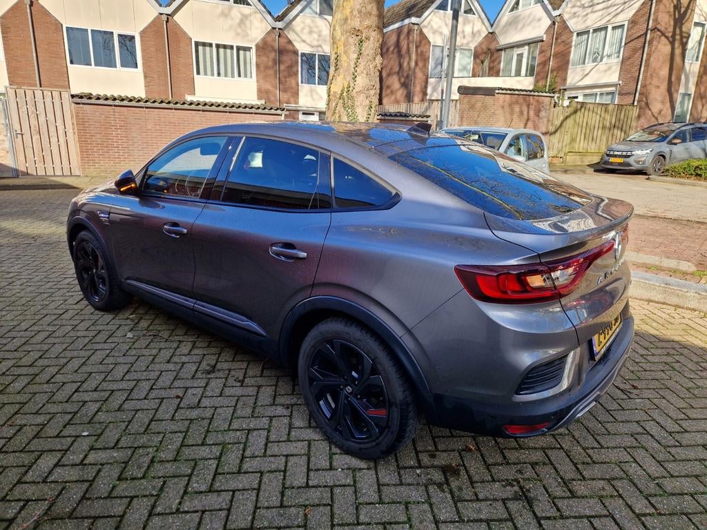 Renault Arkana 1.6 E-tech Hybrid 145pk Aut 2022 Grijs, Auto's, Renault, Arkana, Zwart, 4 cilinders, Adaptive Cruise Control