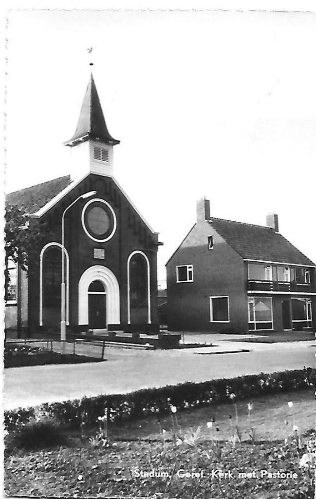 Stedum geref kerk met pastorie oude ansichtkaart ( 5099 ), Verzamelen, Ansichtkaarten | Nederland, Ophalen of Verzenden, 1960 tot 1980