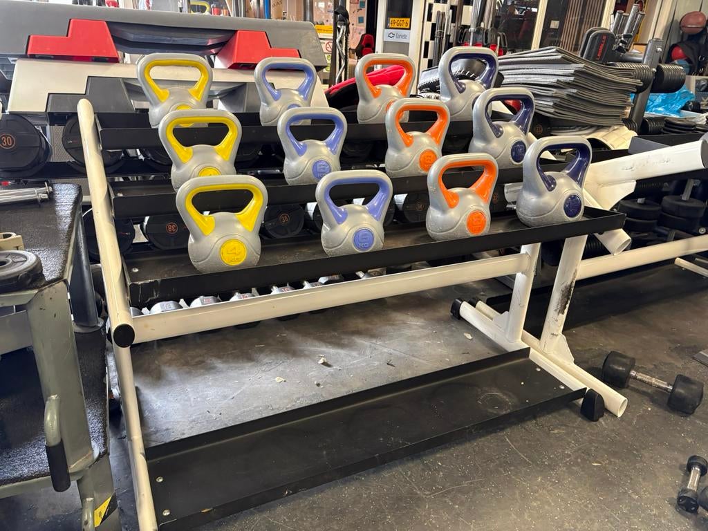 Kettlebells 3 x 4-6-8-12 kg incl kettlebell rek, Ophalen, Gebruikt, Incl, Rek