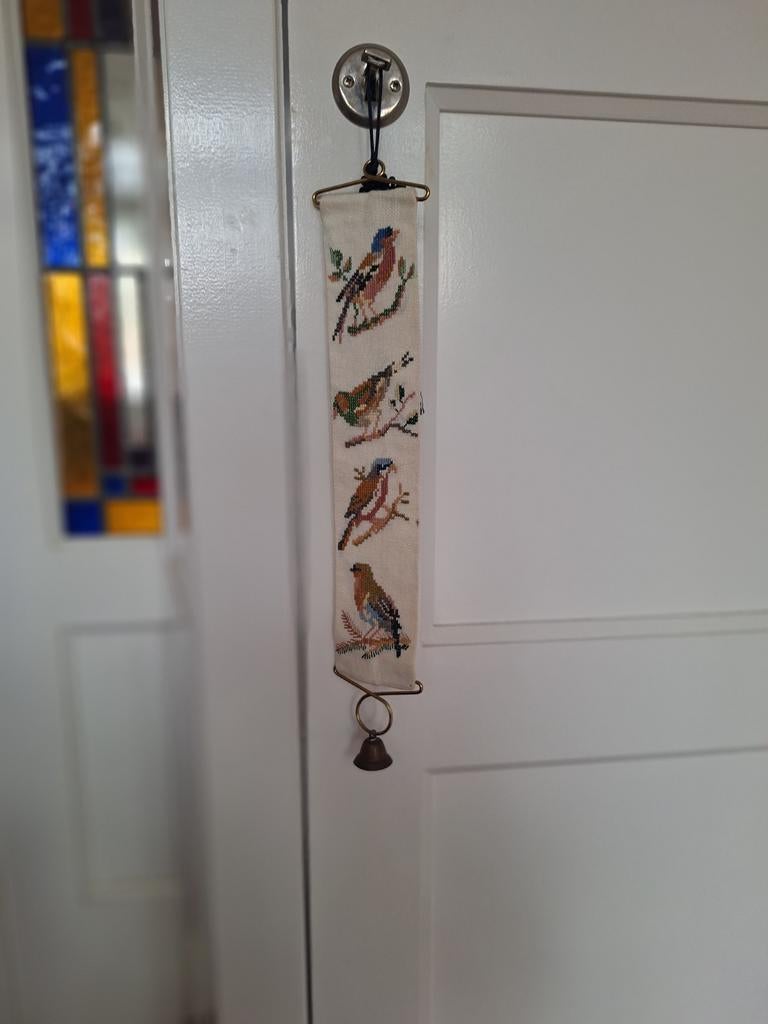 Vintage geborduurd schellekoord met vogeltjes en belletje, Ophalen of Verzenden