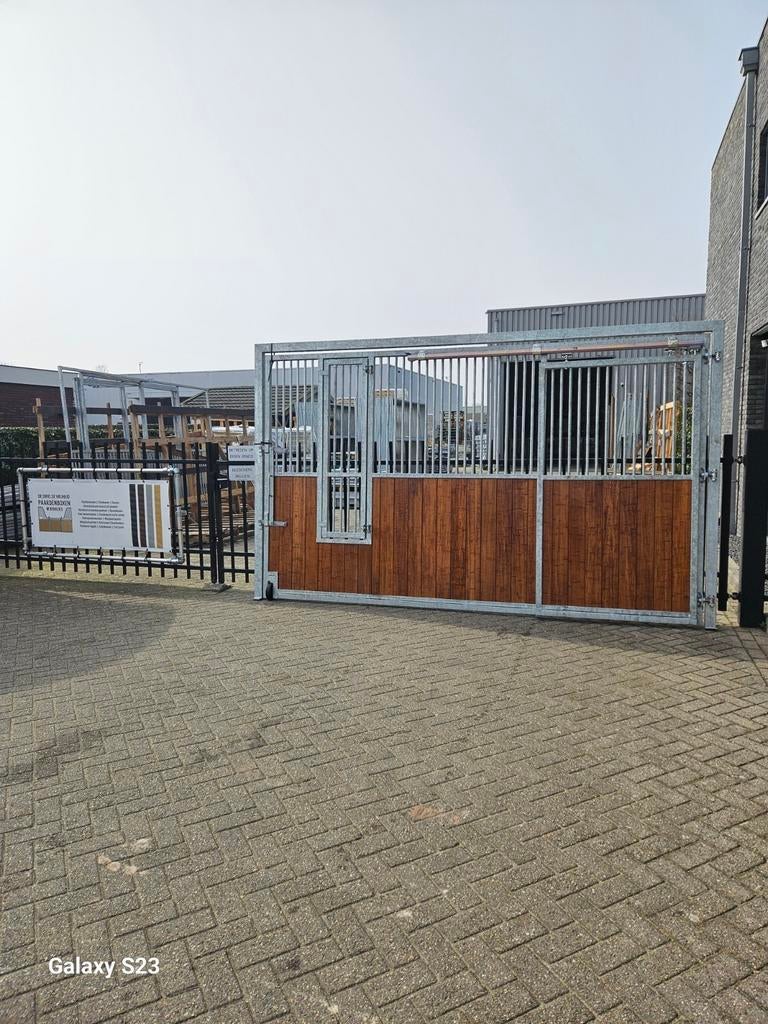 PROFIE COMPLETE DRAAIBARE PAARDENBOX/ STALWAND/ VOERWAND, Dieren en Toebehoren, Stalling en Weidegang