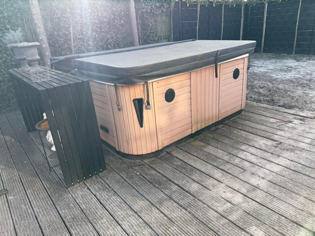Jaquzzi, Tuin en Terras, Bubbelbaden en Hottubs, Ophalen, Zo goed als nieuw