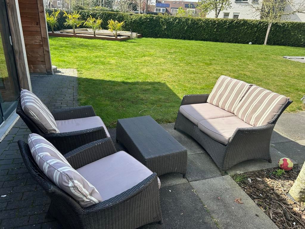Comfortabele loungeset met kussens, Tuin en Terras, Ophalen, 4 zitplaatsen, Gebruikt, Loungeset