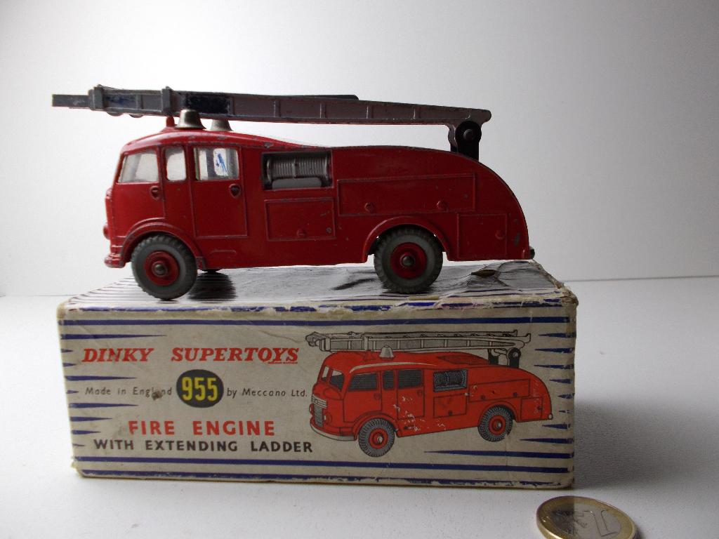 1964 Dinky SuperToys 955 FIRE ENGINE + ORIGINELE DOOS! (-E-), Ophalen of Verzenden, Zo goed als nieuw, Bus of Vrachtwagen, Dinky Toys