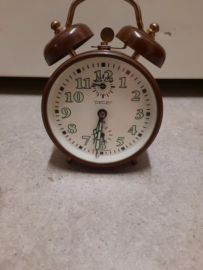 Vintage retro  opwindbare  wekker  peter germany, Ophalen of Verzenden, Huis en Inrichting