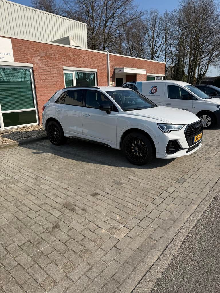 Audi Q3 45 Tfsi e,3xS-line,ACC,Matrix,keyless,trekhaak,Sonos, Auto's, Audi, 1715 kg, Wit, Plug-in hybride, 1395 cc