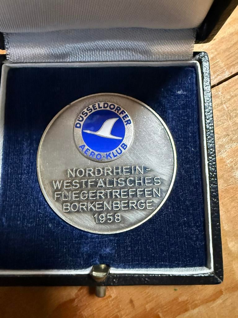 Penning in doosje, Ophalen of Verzenden, Overige materialen, Buitenland