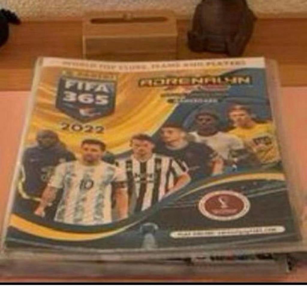 Panini adrenalyn xl Fifa 365. Seizoen 2022 + update set, Ophalen of Verzenden, Zo goed als nieuw