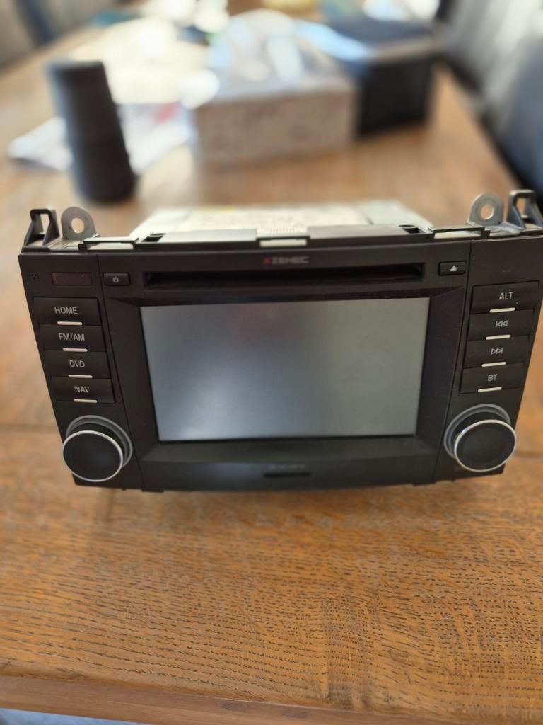 ZENEC RADIO/NAVIGATIE speciaal  voor Mercedes voertuigen, Ophalen