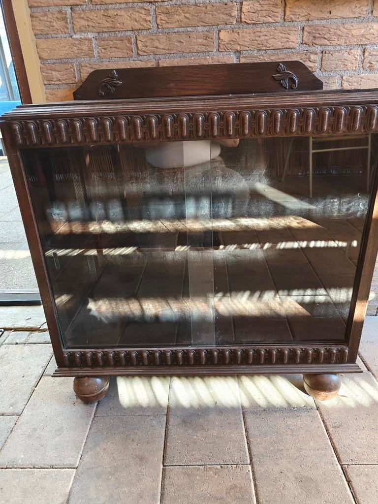 Antiek vitrine kastje, Ophalen