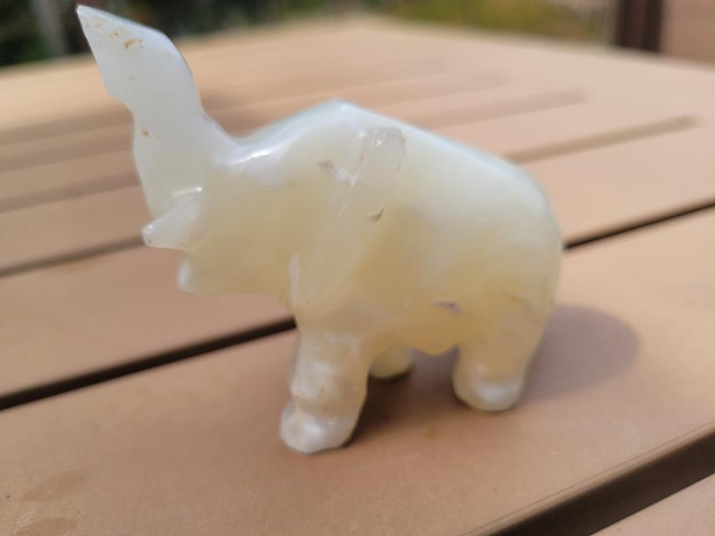 zeer mooie geslepen stenen olifant, Verzamelen, Beelden en Beeldjes, Ophalen of Verzenden, Zo goed als nieuw, Mens