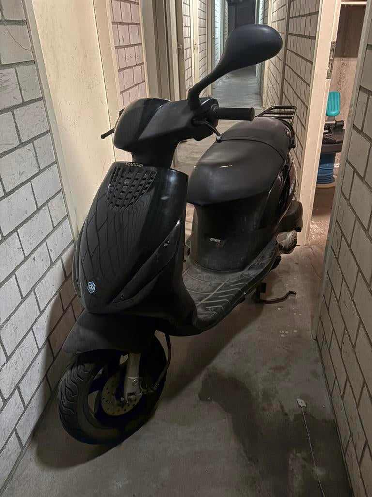 Zip 2015 50cc 8000 km, Fietsen en Brommers, Scooters | Piaggio, Gebruikt, Zip, Ophalen of Verzenden, Benzine