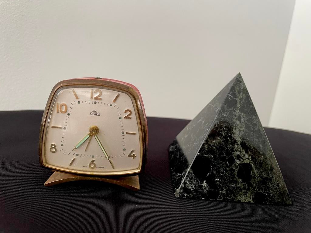 Lumen reiswekker,West-Duitsland 1950- granieten piramide., Ophalen of Verzenden