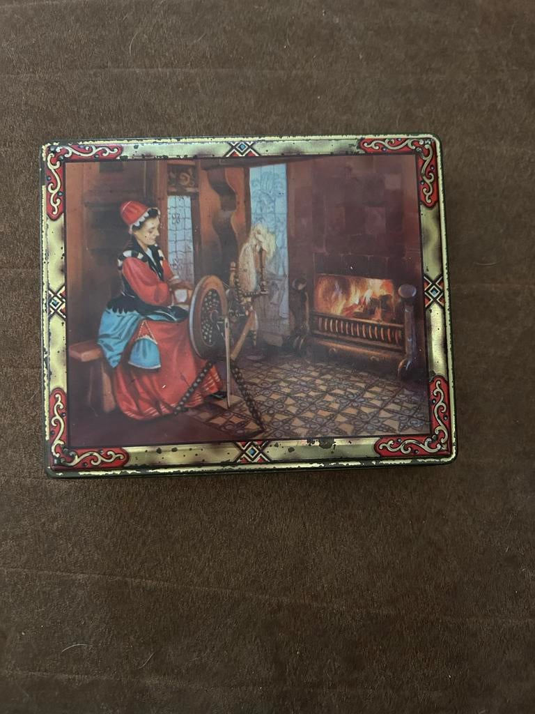 Vintage Lonka koekjestrommel met spinnewiel tafereel, Ophalen of Verzenden