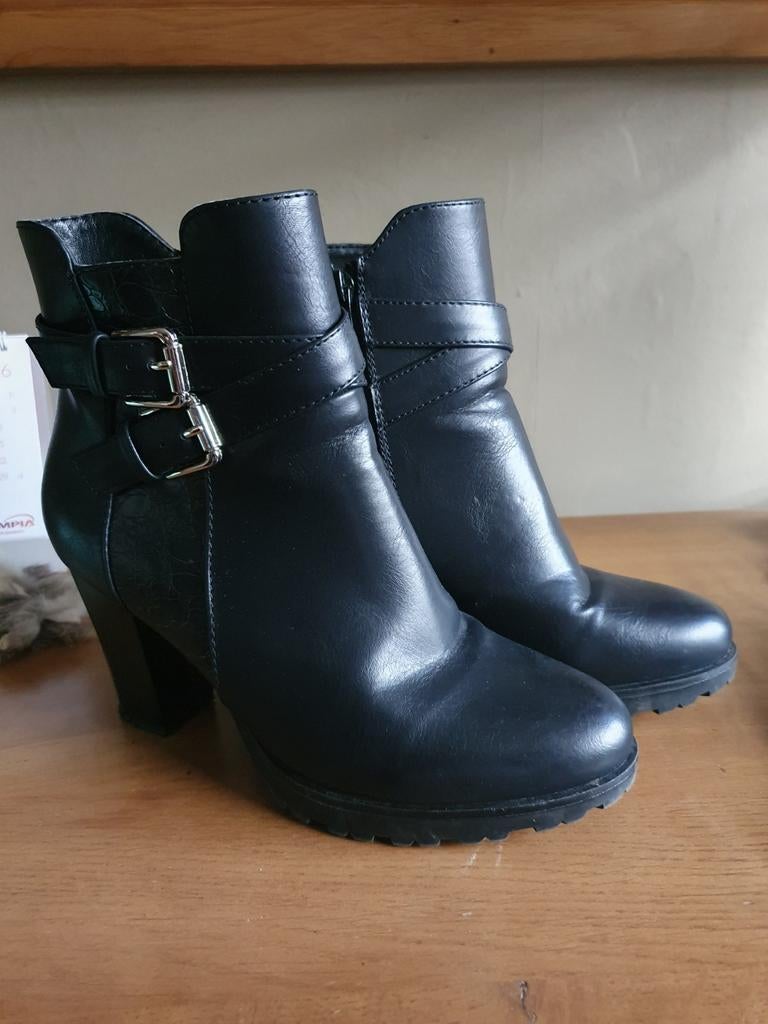 Zwarte enkellaarsjes met hak maat 39, Kleding | Dames, Ophalen of Verzenden