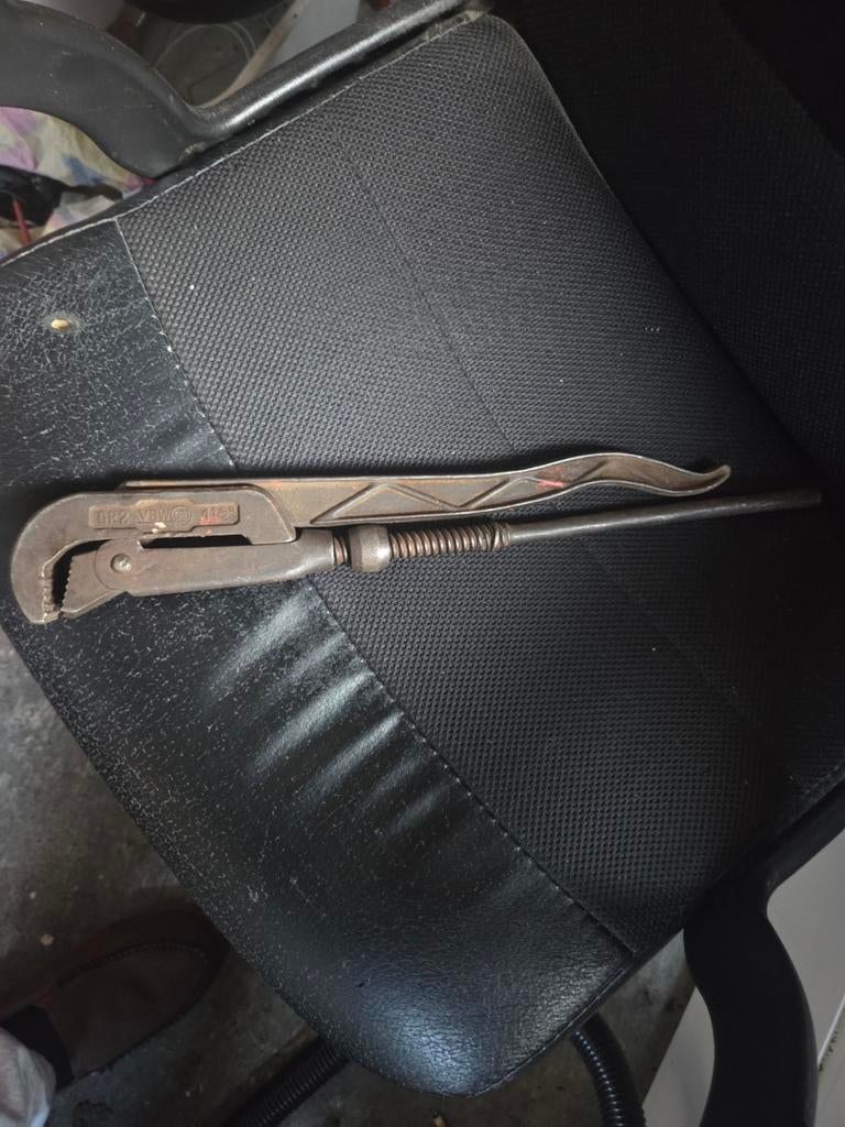 Oude pijptang met lange steel, Ophalen