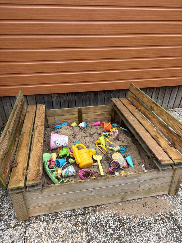 Houten zandbak met bankjes, Ophalen, Gebruikt