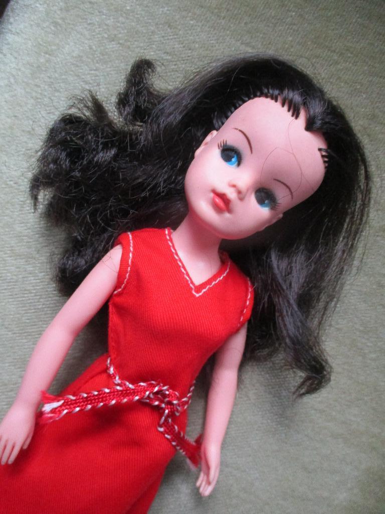 Sindy pedigree in lief jurkje UK CUTE, Ophalen of Verzenden, Zo goed als nieuw, Barbie