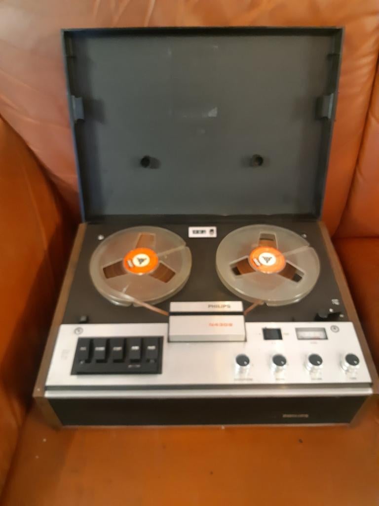 Defecte philips bandrecorder - Onderdelen of reparatie, Audio, Tv en Foto, Bandrecorders, Ophalen, Defecte bandrecorder, Met stofkap