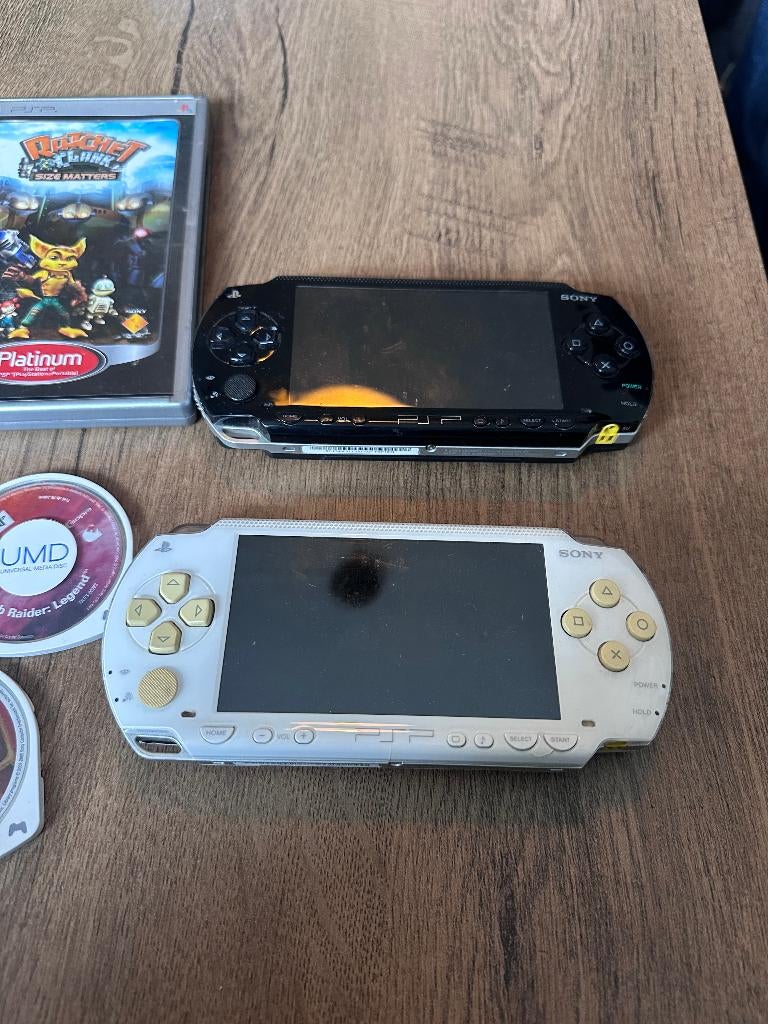 PlayStation Portable (PSP) set – 2x PSP + 8 games, Spelcomputers en Games, Gebruikt, Overige genres, 1 speler, Ophalen of Verzenden