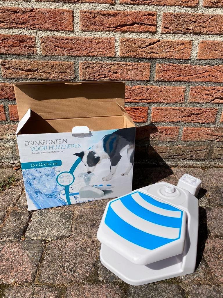 Drink- en speelfontein voor honden, Dieren en Toebehoren, Hondenspeelgoed, Ophalen of Verzenden, Nieuw, Waterspeelgoed