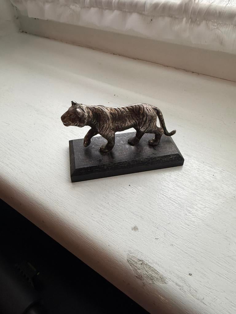 Te koop verzilverd beeldje tijger beeldje tijger beeld, Verzamelen, Ophalen of Verzenden, Zo goed als nieuw