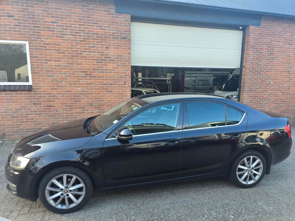 Skoda Octavia 1.2 TSI 77KW 2015 Zwart, Auto's, Skoda, Voorwielaandrijving, Stof, Zwart, 4 cilinders