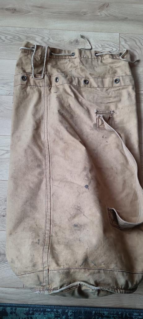 Leger spullen, Ophalen, Landmacht, Nederland, Helm of Baret